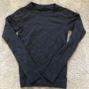 Lululemon black thermal textured long sleeve size 6